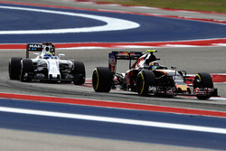 Carlos Sainz Jr., Scuderia Toro Rosso STR11, Felipe Massa, Williams FW38