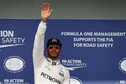 Ganador de la pole Lewis Hamilton, Mercedes AMG F1 Team