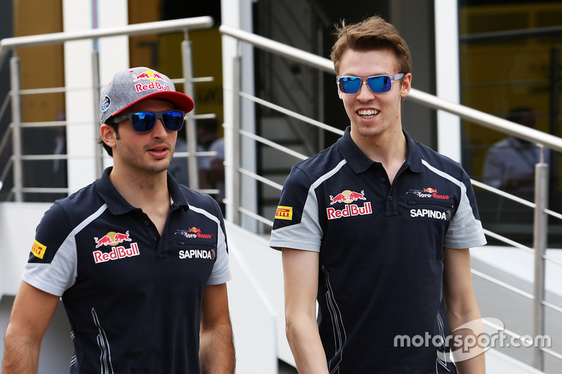 Carlos Sainz Jr., Scuderia Toro Rosso con su compañero de equipo Daniil Kvyat, Scuderia Toro Rosso