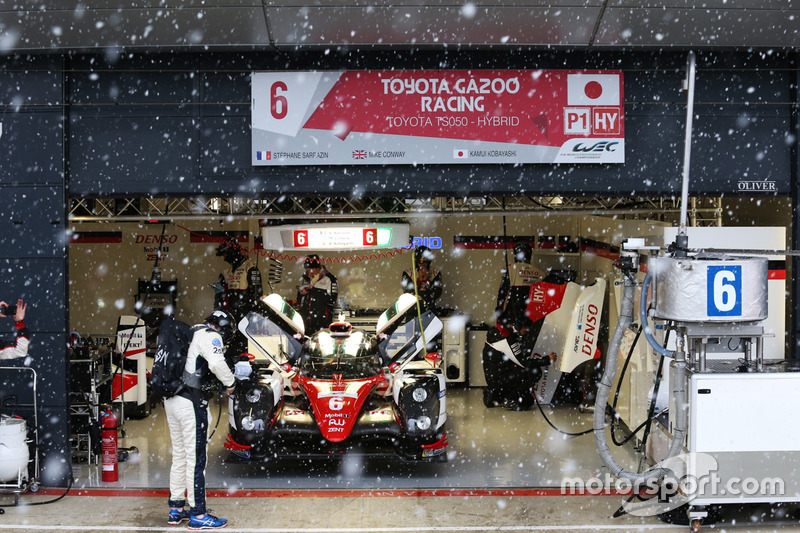 9. #6 Toyota Racing Toyota TS050 Hybrid: Stéphane Sarrazin, Mike Conway, Kamui Kobayashi