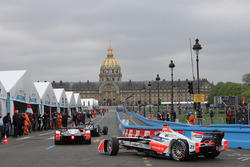 Nick Heidfeld, Mahindra Racing in the pitlane