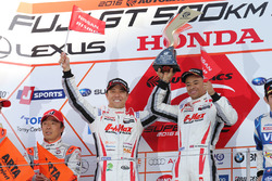 Podium GT300: race winners Kazuki Hoshino and Jann Mardenborough, Nddp Racing