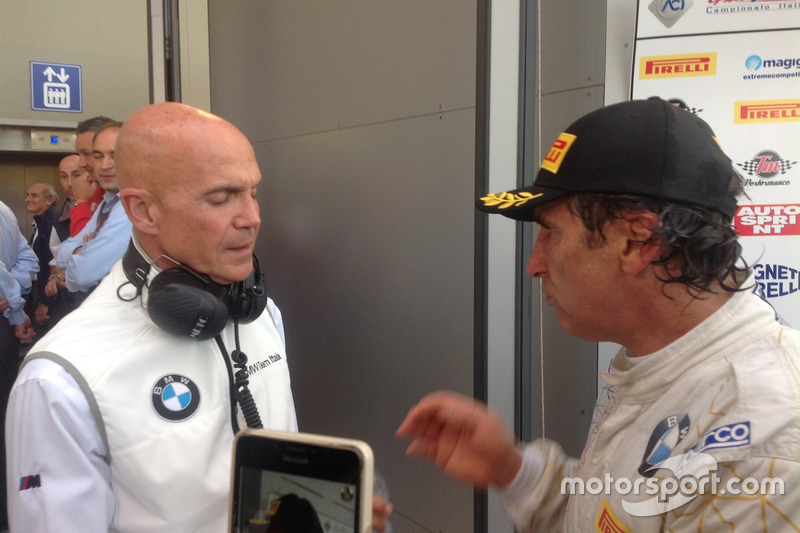Alex Zanardi, BMW Team Italia, con il team