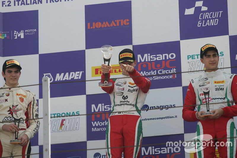 Podio-. Mick Schumacher, Prema Powerteam, celebra su victoria