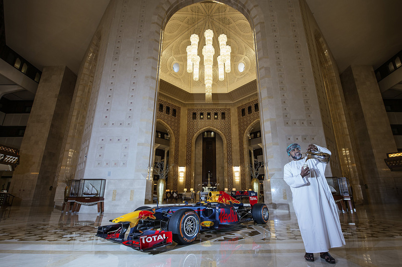 Red Bull Racing tijdens een demonstratie in Oman