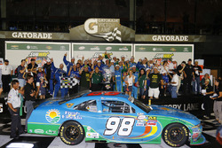 Race winner Aric Almirola, Ford