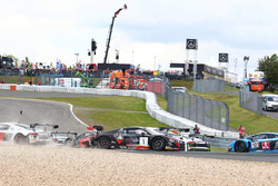 #1 Belgian Audi Club Team WRT Audi R8 LMS GT3: Laurens Vanthoor, Frederic Vervisch crash