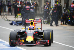 Max Verstappen, Red Bull Racing RB12 makes pit stop
