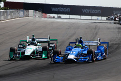 Tony Kanaan, Chip Ganassi Racing Chevrolet, Simon Pagenaud, Team Penske Chevrolet