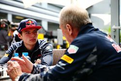 Dr Helmut Marko, Red Bull Racing Team Consultant met Max Verstappen, Scuderia Toro Rosso