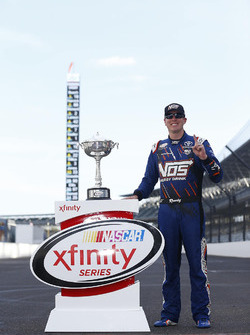 Race winner Kyle Busch, Joe Gibbs Racing Toyota