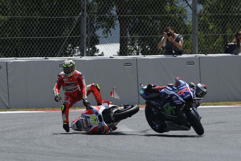 Sturz: Andrea Iannone, Ducati Team; Jorge Lorenzo, Yamaha Factory Racing