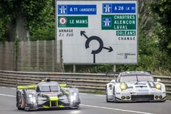 #4 ByKolles Racing CLM P1/01: Simon Trummer, Pierre Kaffer, Oliver Webb, #91 Porsche Motorsport Porsche 911 RSR: Nick Tandy, Patrick Pilet, Kevin Estre