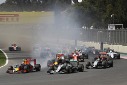 Max Verstappen, Red Bull Racing RB12, Nico Rosberg, Mercedes AMG F1 W07 Hybrid