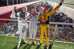 Podium: le vainqueur José María López, Citroën World Touring Car Team, le deuxième Tom Coronel, Roal Motorsport, le troisième Rob Huff, Honda Racing Team JAS