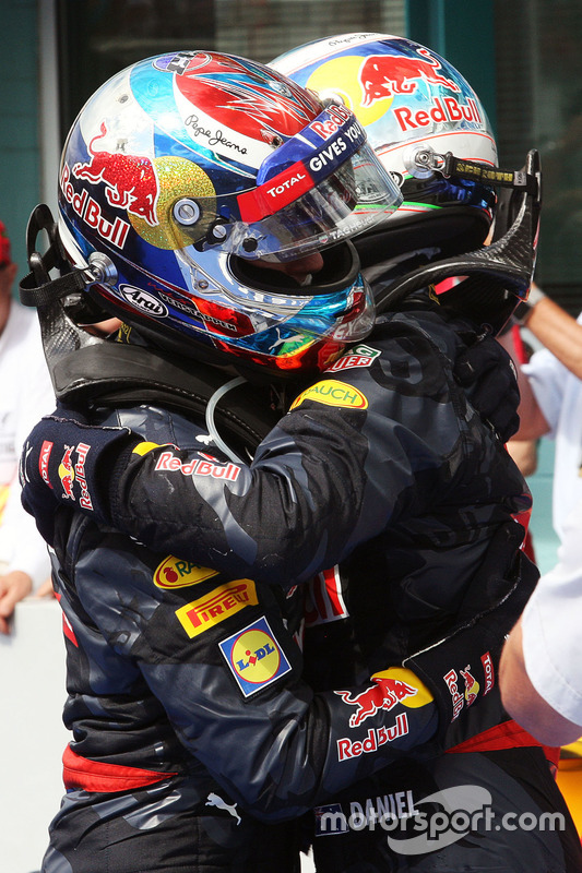 Max Verstappen en Daniel Ricciardo, Red Bull Racing in parc ferme