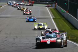 #8 Toyota Gazoo Racing Toyota TS050: Sébastien Buemi, Kazuki Nakajima, Fernando Alonso, en tête au départ