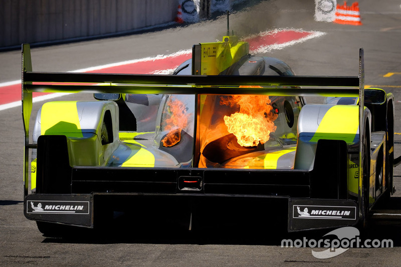 #4 ByKolles Racing Team Enso CLM P1/01: Oliver Webb, Dominik Kraihamer, Tom Dilmann, in fire