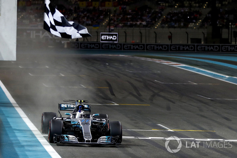 Checkered flag Valtteri Bottas, Mercedes F1 W08