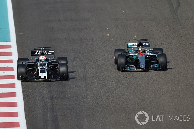 Antonio Giovinazzi, Haas F1 Team VF-17 and Lewis Hamilton, Mercedes-Benz F1 W08