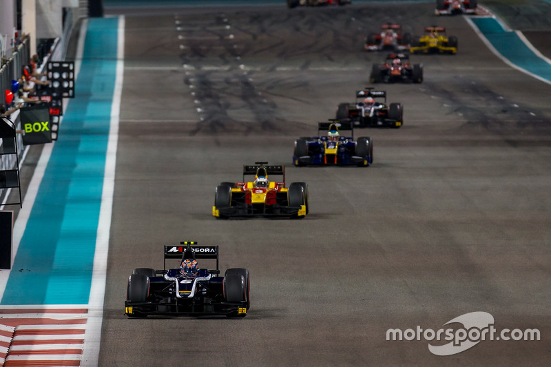 6. <img src="https://cdn-8.motorsport.com/static/img/cfp/0/0/0/100/178/s3/russia-2.jpg" alt="" width="20" height="12" /> Артем Маркелов