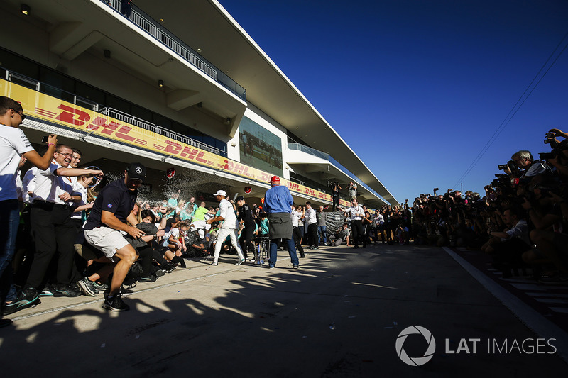 Niki Lauda, Non-Executive Chairman, Mercedes AMG F1, Lewis Hamilton, Mercedes AMG F1, Valtteri Botta