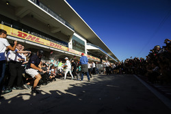 Niki Lauda, Non-Executive Chairman, Mercedes AMG F1, Lewis Hamilton, Mercedes AMG F1, Valtteri Botta