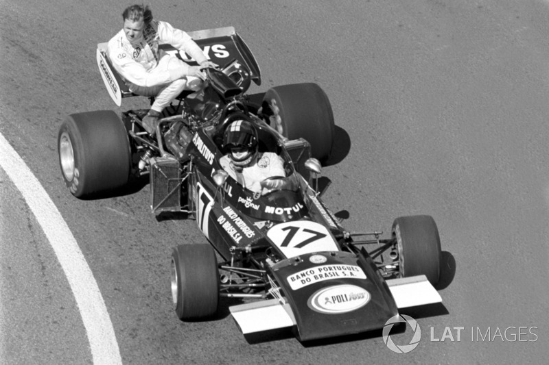 Dijon 1974: Ronnie Peterson (Tyrrell) menumpang Carlos Pace (Williams)