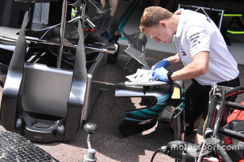 Mercedes-AMG F1 W09 pontones