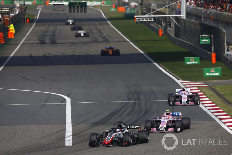 Romain Grosjean, Haas F1 Team VF-18 Ferrari,leads Esteban Ocon, Force India VJM11 Mercedes, and Serg