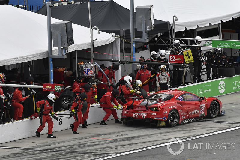 #62 Risi Competizione Ferrari 488 GTE, GTLM: Alessandro Pier Guidi, Toni Vilander, James Calado, Davide Rigon pit atop