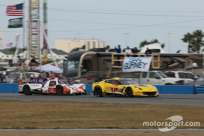 #54 CORE autosport ORECA LMP2: Jon Bennett, Colin Braun, Romain Dumas, Loic Duval, #4 Corvette Racing Chevrolet Corvette C7.R: Oliver Gavin, Tommy Milner, Marcel Fässler