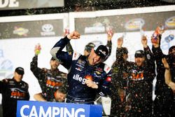 Race winner Johnny Sauter, GMS Racing, Allegiant Airlines Chevrolet Silverado