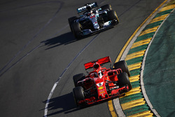 Sebastian Vettel, Ferrari SF71H, y Lewis Hamilton, Mercedes AMG F1 W09