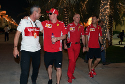 Beat Zehnder, Manager Sauber, Kimi Raikkonen, Ferrari, Jock Clear, Chief Engineer Ferrari e Sebastian Vettel, Ferrari
