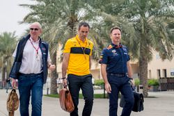 Спортивный консультант Red Bull Хельмут Марко, управляющий директор Renault Sport F1 Сириль Абитбуль и руководитель Red Bull Racing Кристиан Хорнер