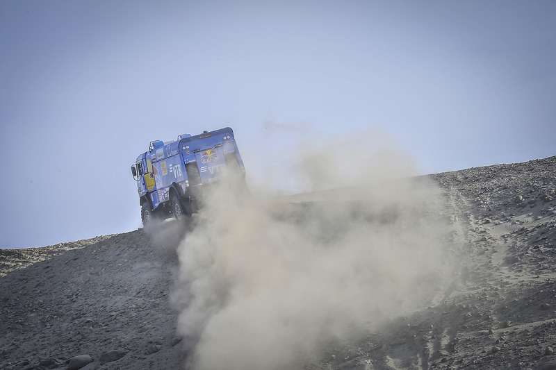 #500 Team Kamaz Master: Eduard Nikolaev, Evgeny Yakovlev, Vladimir Rybakov