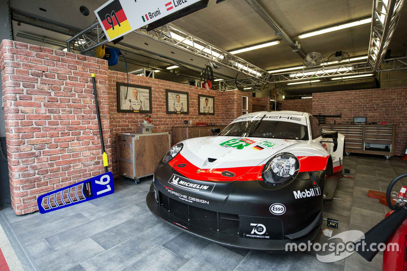#91 Porsche GT Team Porsche 911 RSR