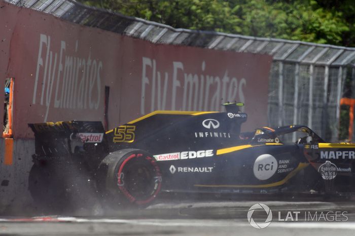 Carlos Sainz Jr., Renault Sport F1 Team R.S. 18 golpea el muro en la PL2