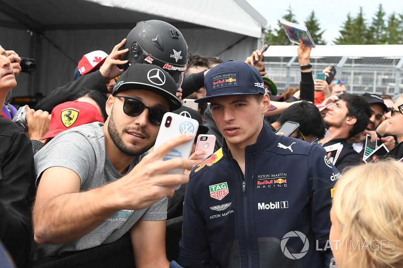 Max Verstappen, Red Bull Racing fans selfie