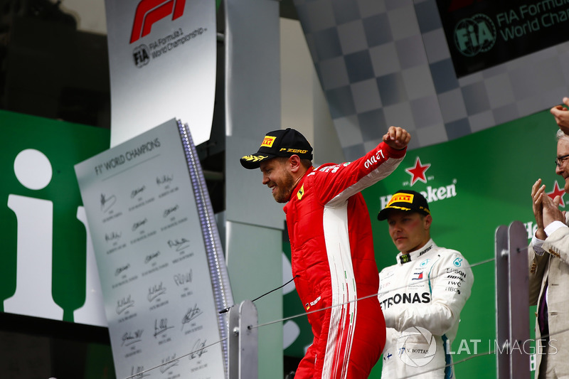 Sebastian Vettel, Ferrari, celebra su victoria en el podio de Canadá