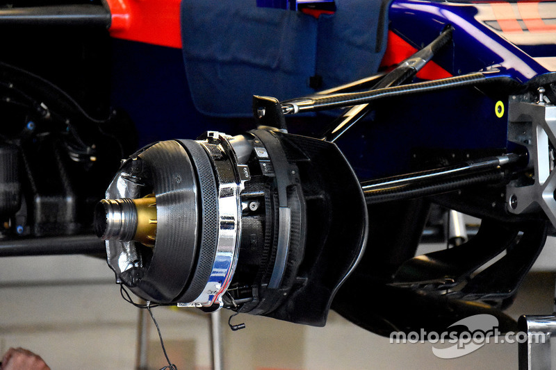 Передние тормоза Toro Rosso STR13