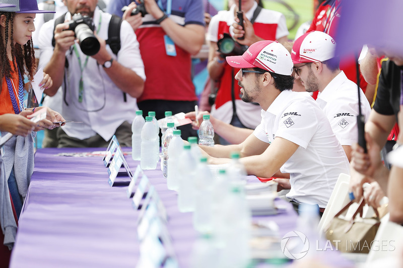 Lucas di Grassi, Audi Sport ABT Schaeffler, at the autograph session