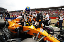 Fernando Alonso, McLaren MCL33, on the grid