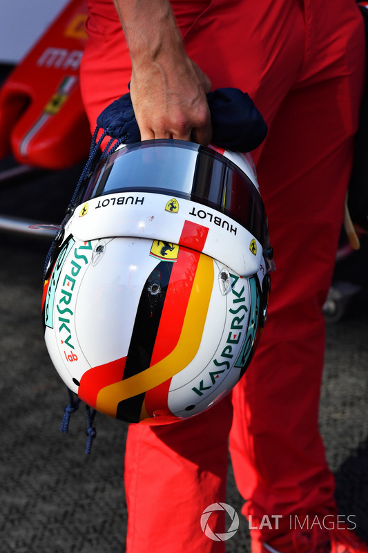 Sebastian Vettel, Ferrari helmet