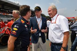 Christian Horner, directeur Red Bull Racing, Sean Bratches, manager commercial de la F1 et Dr Helmut Marko, consultant Red Bull Motorsport sur la grille