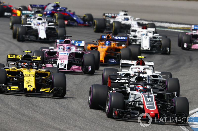 Romain Grosjean, Haas F1 Team VF-18, devant Carlos Sainz Jr., Renault Sport F1 Team R.S. 18, Charles Leclerc, Sauber C37, Sergio Perez, Force India VJM11, et Fernando Alonso, McLaren MCL33