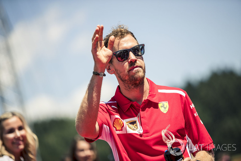 Sebastian Vettel, Ferrari, en el drivers parade