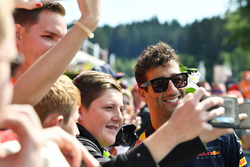 Daniel Ricciardo, Red Bull Racing fans selfie