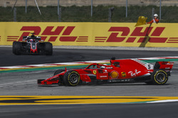 Sebastian Vettel, Ferrari SF71H se va de ancho